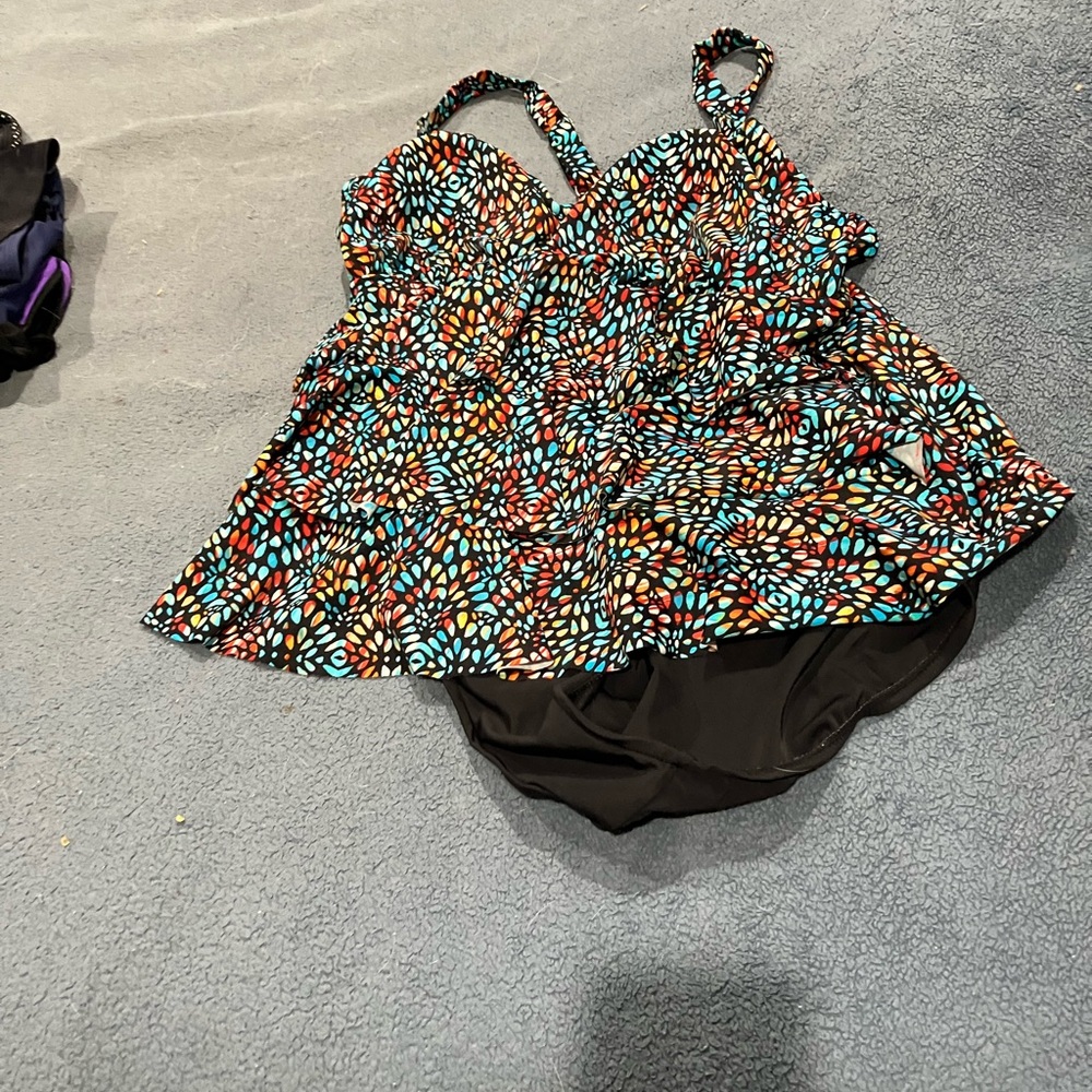 Cupshe Multicolor Patterned Tankini with Black Bottoms